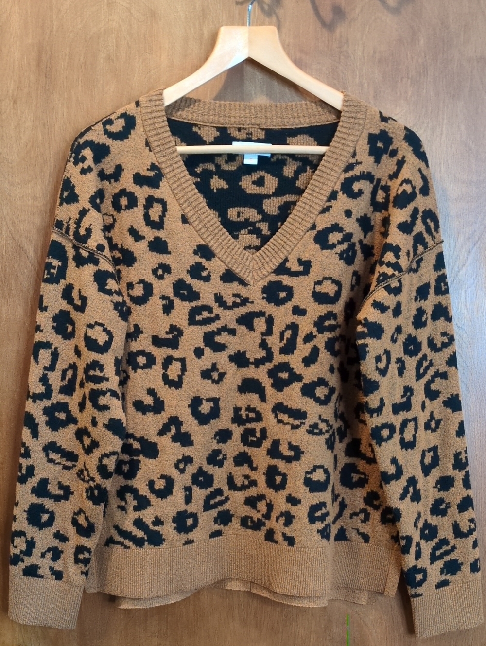 Knox Rose Leopard V-Neck Sweater - Camel & Black Size M